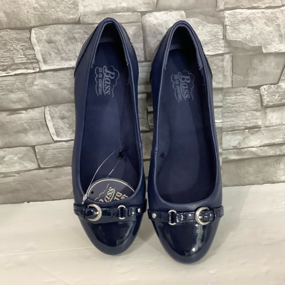 Bass go-to comfort navy synthetic leather size 6 NWT 1” heels
